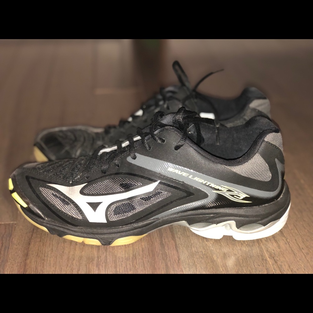 Mizuno wave lightning volleyball shoes